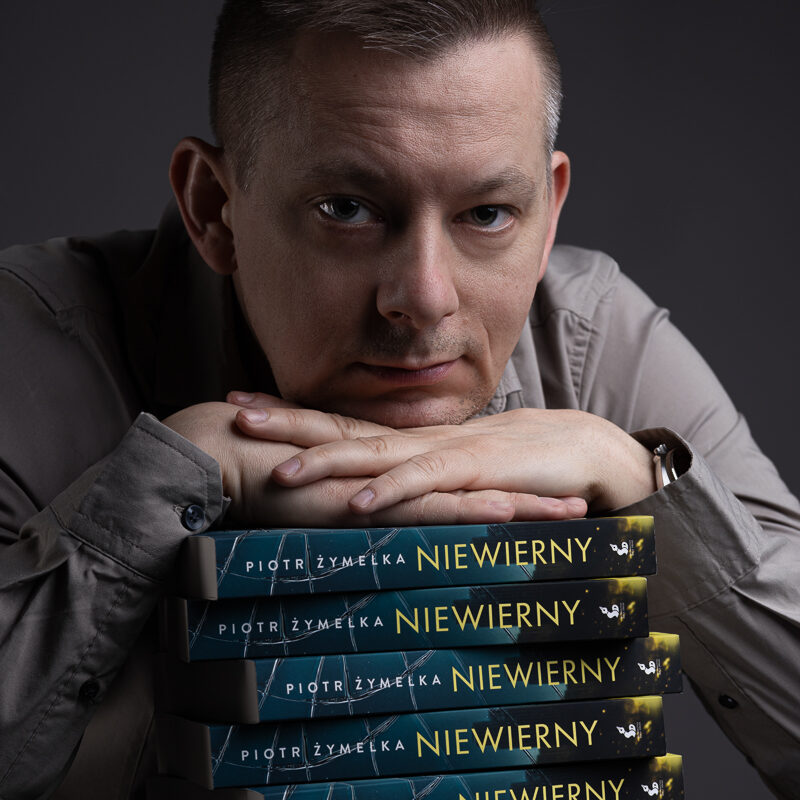 Promocyjna sesja zdjęciowa autora Piotr Żymełka – Niewierny
