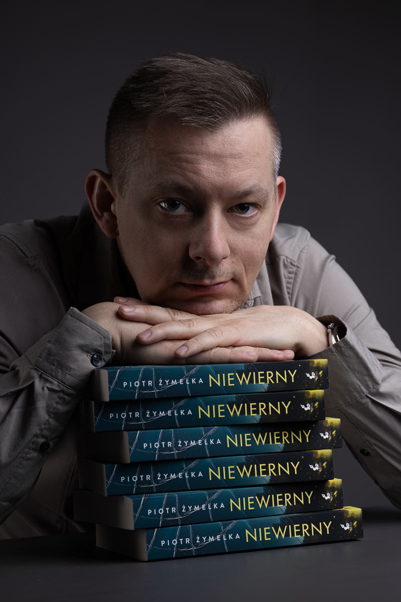 Promocyjna sesja zdjęciowa autora Piotr Żymełka – Niewierny